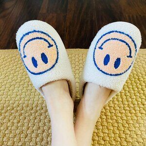 PINK/BLUE Womens Smiley Face Indoor Slippers/Comfy & Cozy slipper/Christmas Gift